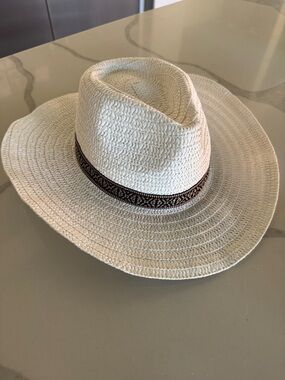 White Straw Rancher Hat with Decorative Band. Medium or 7 1/8”